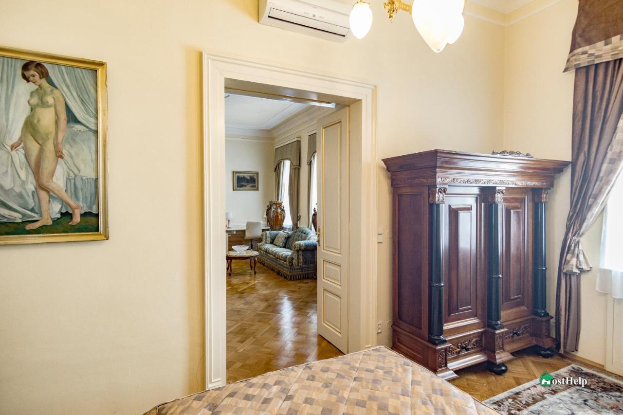 Villa With Hot-Tub, Terrace And Garden, Wenceslass Square Praga Zewnętrze zdjęcie