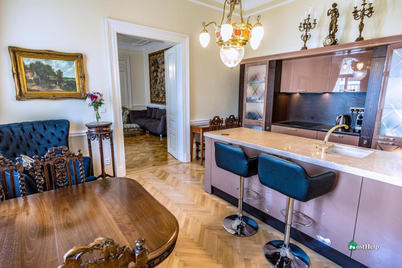 Villa With Hot-Tub, Terrace And Garden, Wenceslass Square Praga Zewnętrze zdjęcie