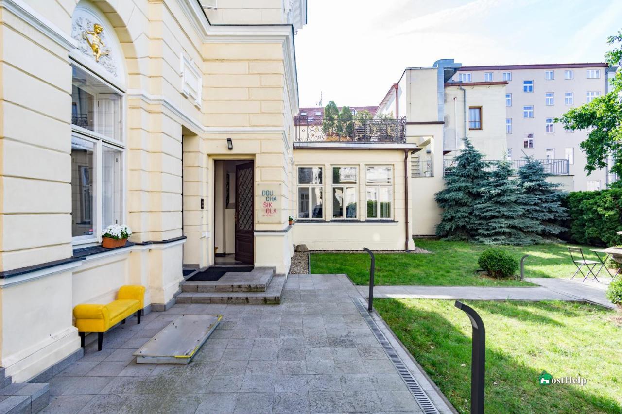 Villa With Hot-Tub, Terrace And Garden, Wenceslass Square Praga Zewnętrze zdjęcie