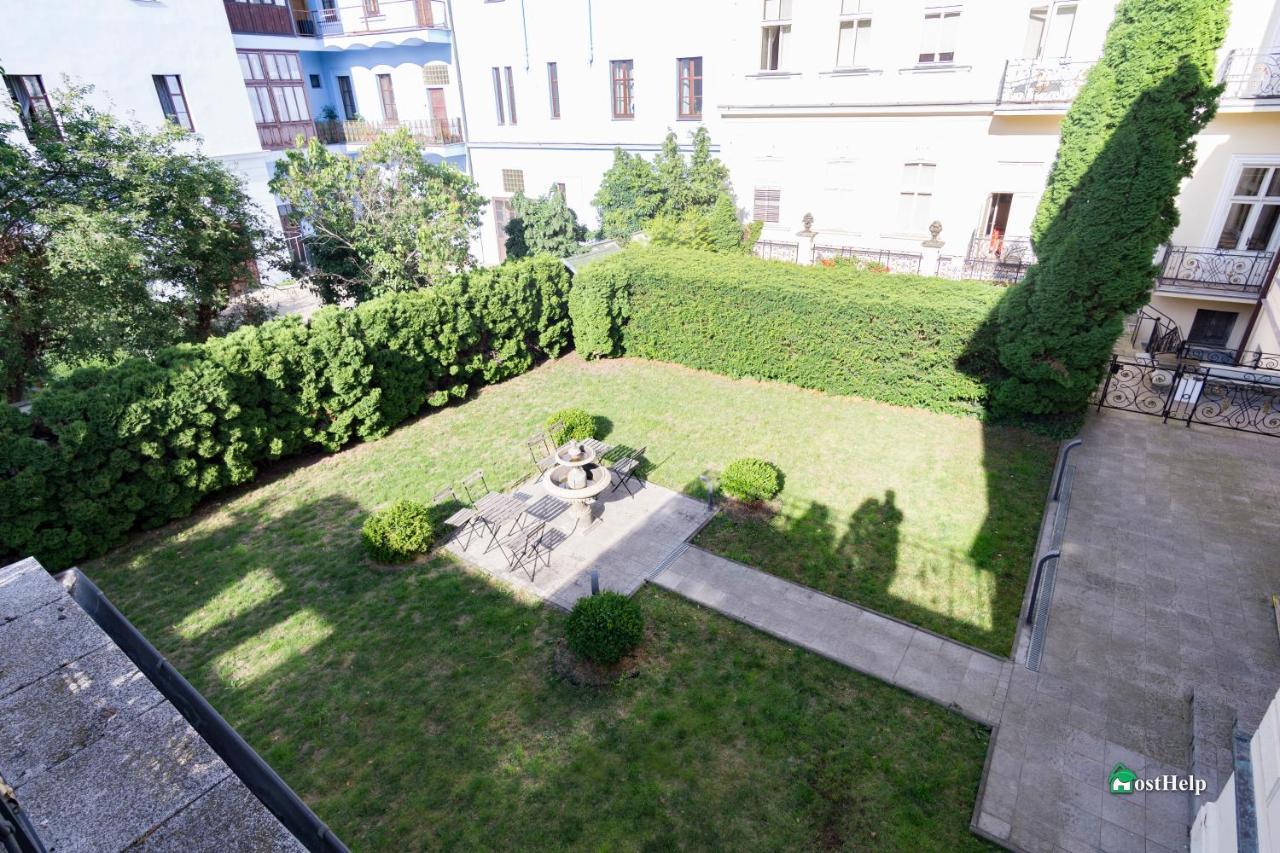 Villa With Hot-Tub, Terrace And Garden, Wenceslass Square Praga Zewnętrze zdjęcie