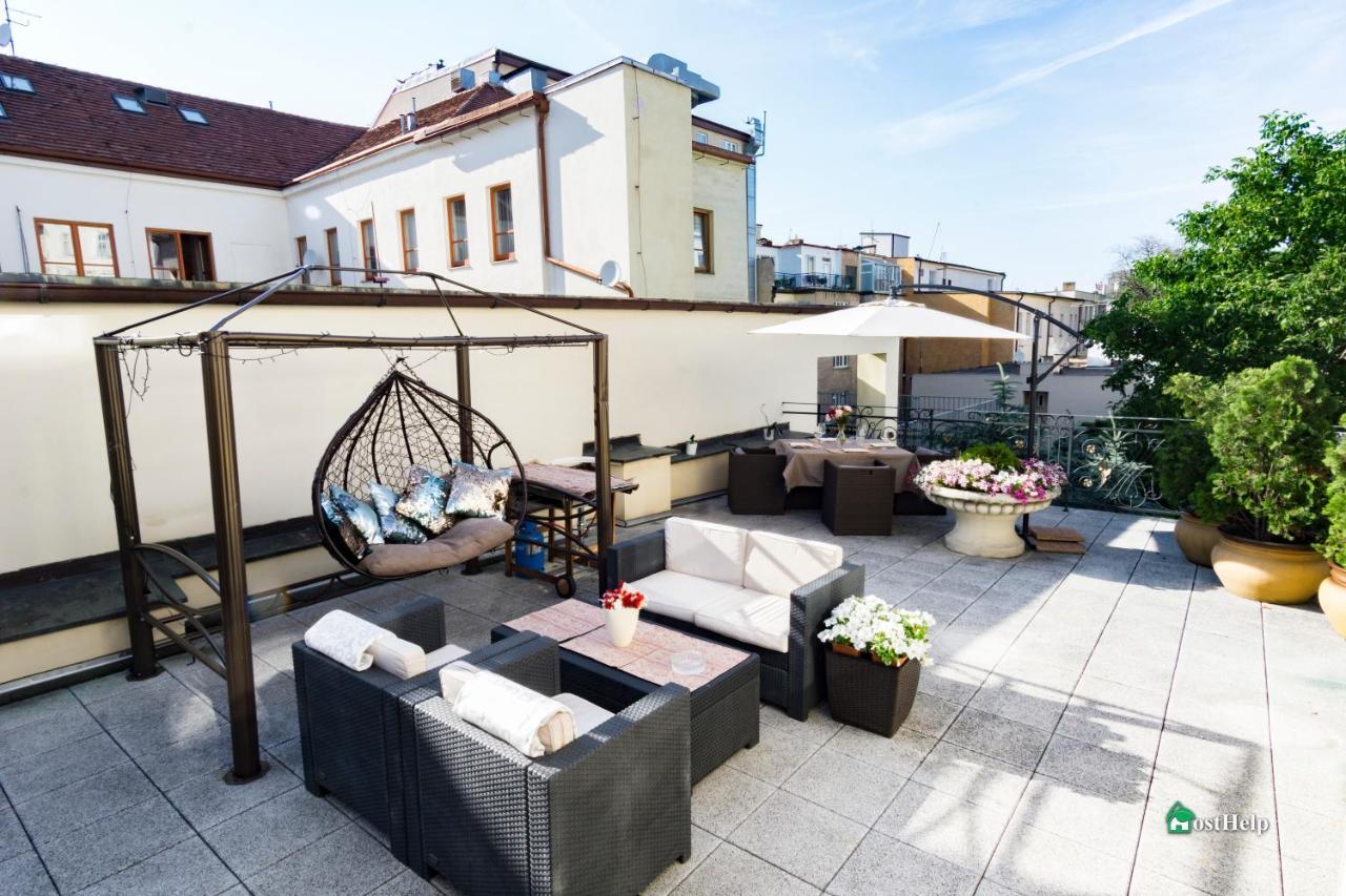 Villa With Hot-Tub, Terrace And Garden, Wenceslass Square Praga Zewnętrze zdjęcie