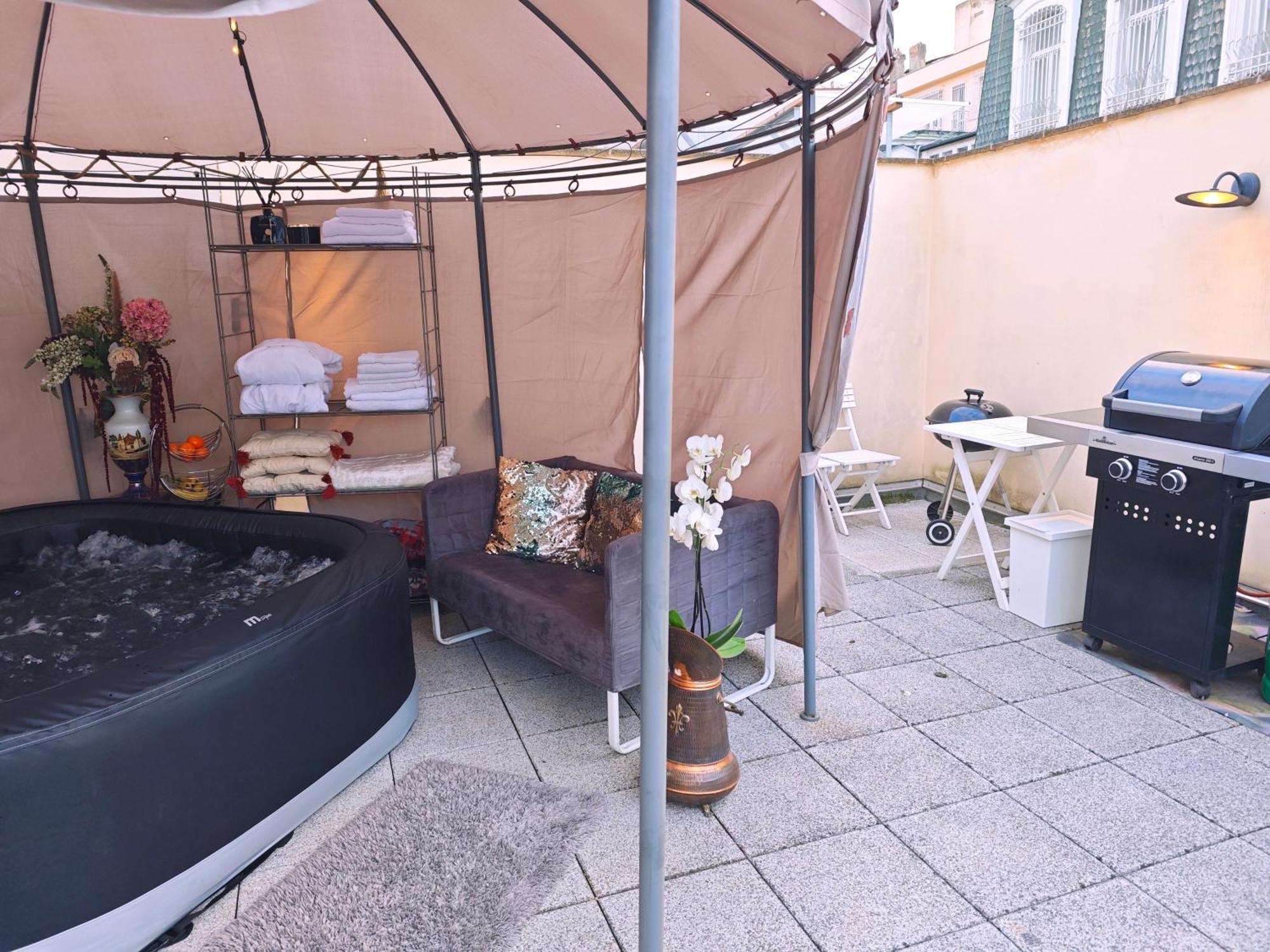 Villa With Hot-Tub, Terrace And Garden, Wenceslass Square Praga Zewnętrze zdjęcie